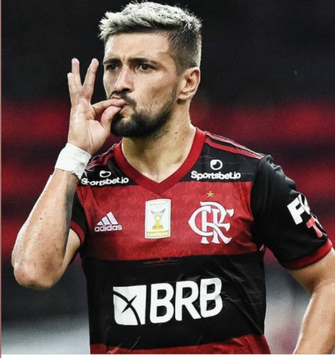 oalexcarvalho's tweet photo. @ColunadoFla TOOOCA A MUUUSICAAA, VAI SUBIR O BALAAO 🚬 https://t.co/1ySaNvAgeX