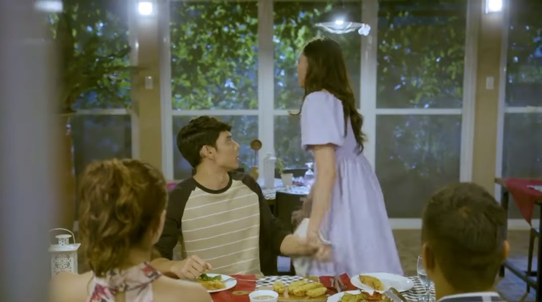 KapusoBrigade's tweet photo. Daryl be Like: Grace ano ba nangyayari? Bakit may nag-aaway? Gusto ko lang naman kumain. 

@luishontiveros7 
#THATHTheDinner
@KapusoBrigade https://t.co/Bv8vZ02Je2