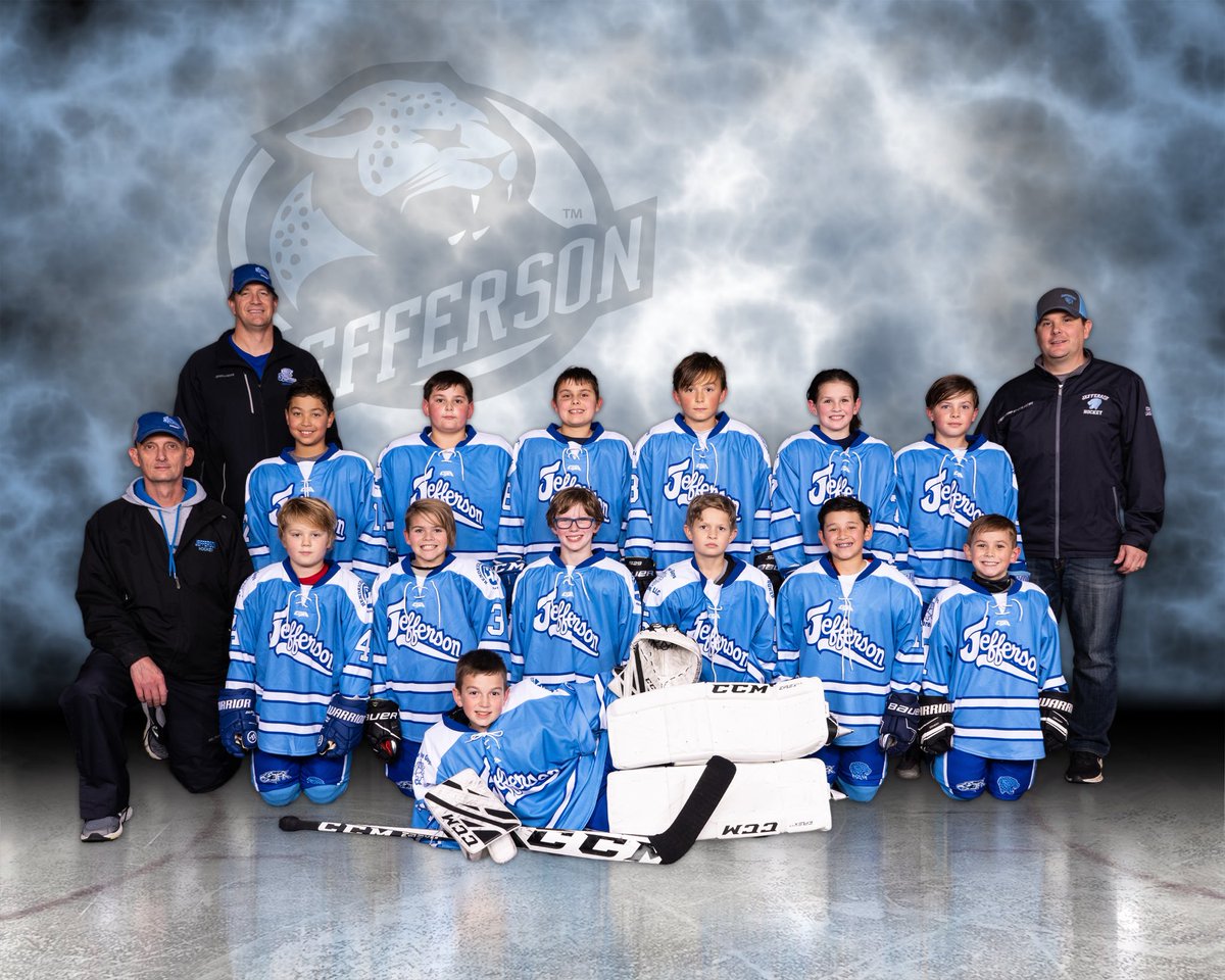 🦃 🍽🍁Happy Thanksgiving from the Bloomington Jefferson Squirt A team! We hope your day is filled with good food and laughs with family. We are thankful to be playing hockey! 🍁🍽🦃