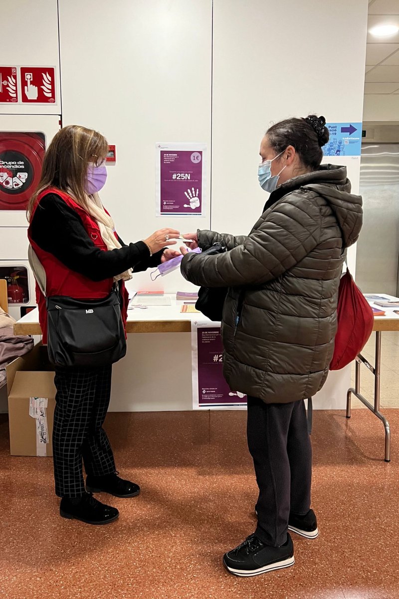 _ssibe's tweet photo. 💜😷 Aquest matí hem repartit mascaretes liles a professionals i usuaris/es per mostrar el nostre rebuig a la violència #25N
Gràcies a tot el voluntariat per participar a les taules informatives
S'han recaptat 580€ que ajudaran a financiar projectes de SSIBE
#SolidaritatSSIBE https://t.co/1orwFpiFpj