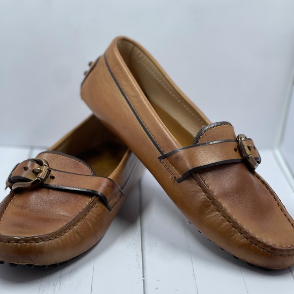 Jocepandasclos1's tweet image. So good I had to share! Check out all the items I&apos;m loving on @Poshmarkapp #poshmark #fashion #style #shopmycloset #disney #dollskill #tods: posh.mk/qvy8t5wttlb