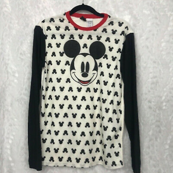 Jocepandasclos1's tweet image. So good I had to share! Check out all the items I&apos;m loving on @Poshmarkapp #poshmark #fashion #style #shopmycloset #disney #dollskill #tods: posh.mk/qvy8t5wttlb