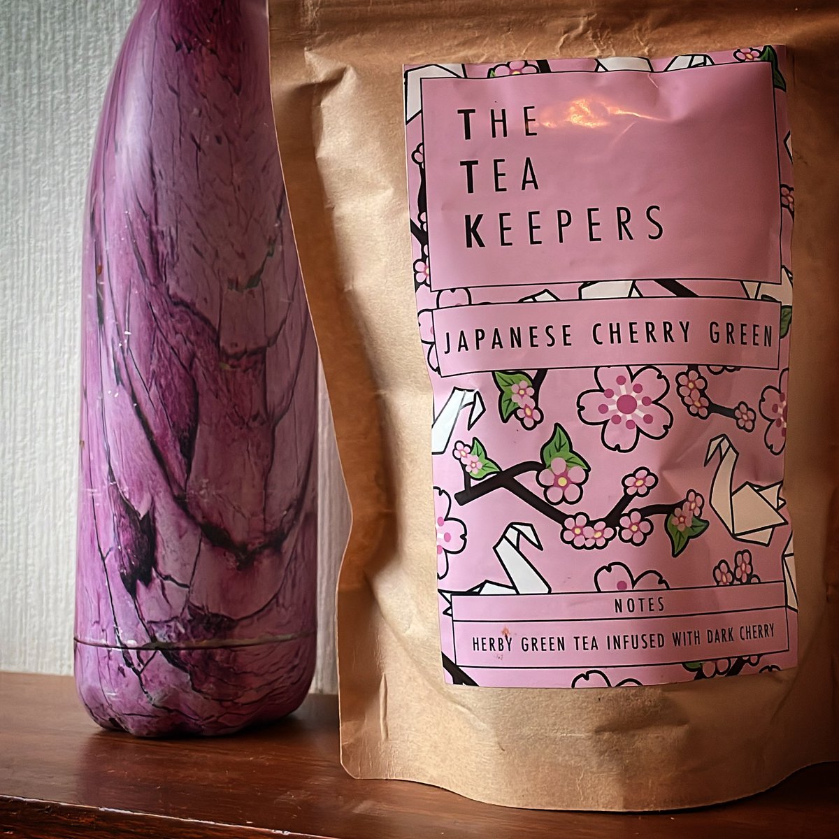 teakeepers's tweet photo. Matchy-matchy! When your bottle matches your tea 🫖 #teakeepers #looseleaftea #japanesecherry https://t.co/g0drED1eja