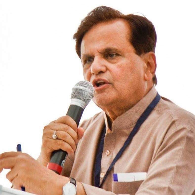 वरिष्ठ कांग्रेस नेता और पूर्व सांसद श्री अहमद पटेल जी की प्रथम पुण्यतिथि पर उन्हें सादर श्रद्धांजलि।
#AhmedPatel