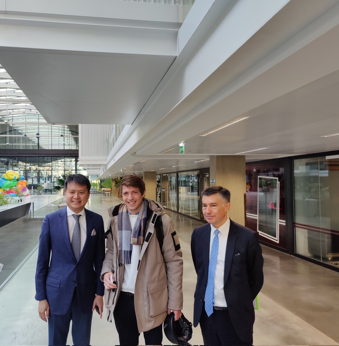 INPIFrance's tweet photo. 🌎 Daren Tang, DG de la @WIPO, nous fait l'honneur de sa présence pour les #TrophéesINPI🏆
 
Mais avant de lui faire découvrir nos lauréats 2021 ce soir, il visite @joinstationf, @LaFrenchTech et les #startups 🇫🇷 accompagnées par l'INPI en #PI comme @Traace_climate. https://t.co/Y9FTM6n36Y