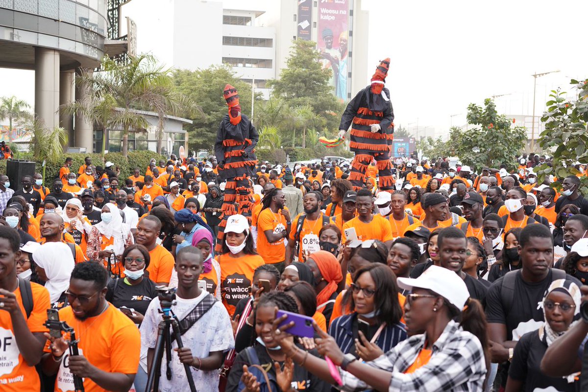 GroupeSonatel's tweet photo. Comme chaque année, les collaborateurs sont tous mobilisés pour une belle #JournéeOrange. 
RDV sur le terrain pour découvrir les nouveautés #OrangeMoney
#LeppYeenLa #Sonatel #Orange https://t.co/v4cF9ftRNV