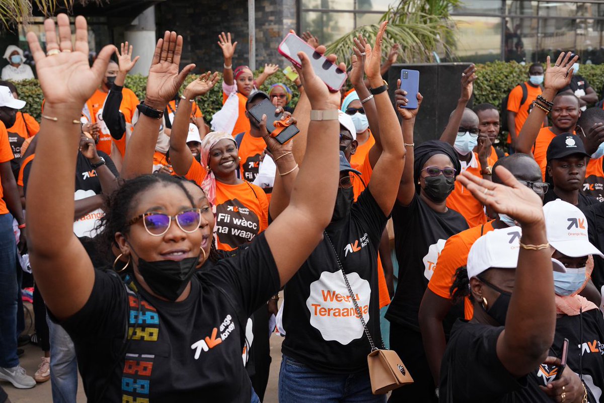 GroupeSonatel's tweet photo. Comme chaque année, les collaborateurs sont tous mobilisés pour une belle #JournéeOrange. 
RDV sur le terrain pour découvrir les nouveautés #OrangeMoney
#LeppYeenLa #Sonatel #Orange https://t.co/v4cF9ftRNV