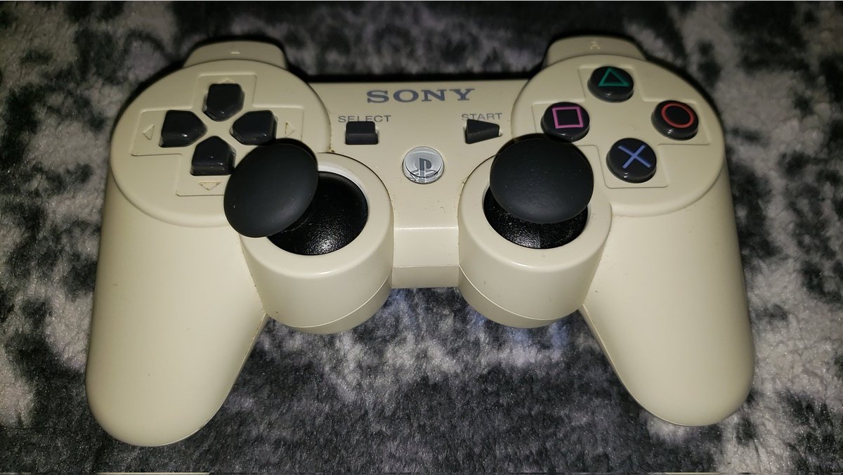 bainin0803's tweet photo. PS3さまのコントローラーの左スティックが逝かれてしまいました(´TωT`)
#PS3 #SIXAXIS #レトロコンシューマー愛好会 https://t.co/qONjWKpvBP