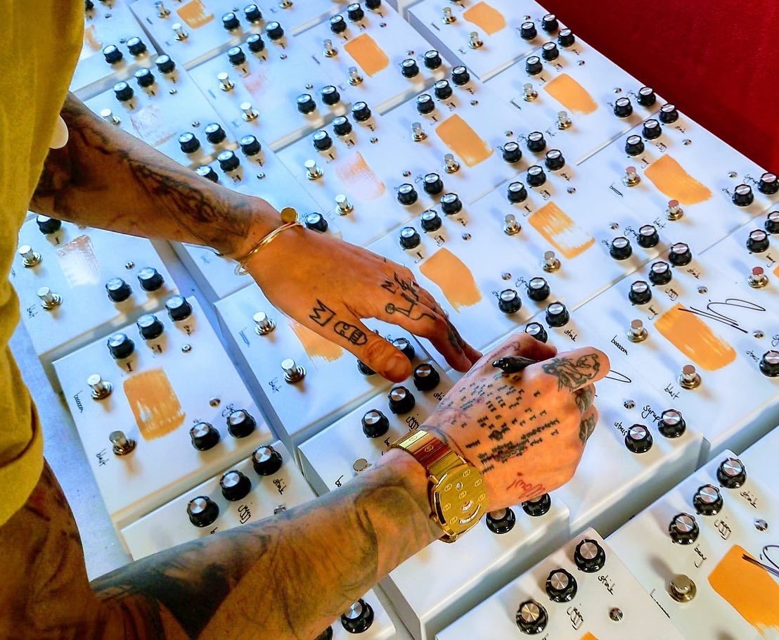 BiffyClyro's tweet photo. The ltd edition Simon Neil Booooom / Blast pedal is back! Version 2.0, in a brand-new peach colourway, is available to pre-order for £299 via the Biffy store at 11am GMT on Tuesday 30th Nov. Each unit will be hand signed + painted by Simon + built by @GoneFishingFX #booooomblast https://t.co/g1y4j4uttw