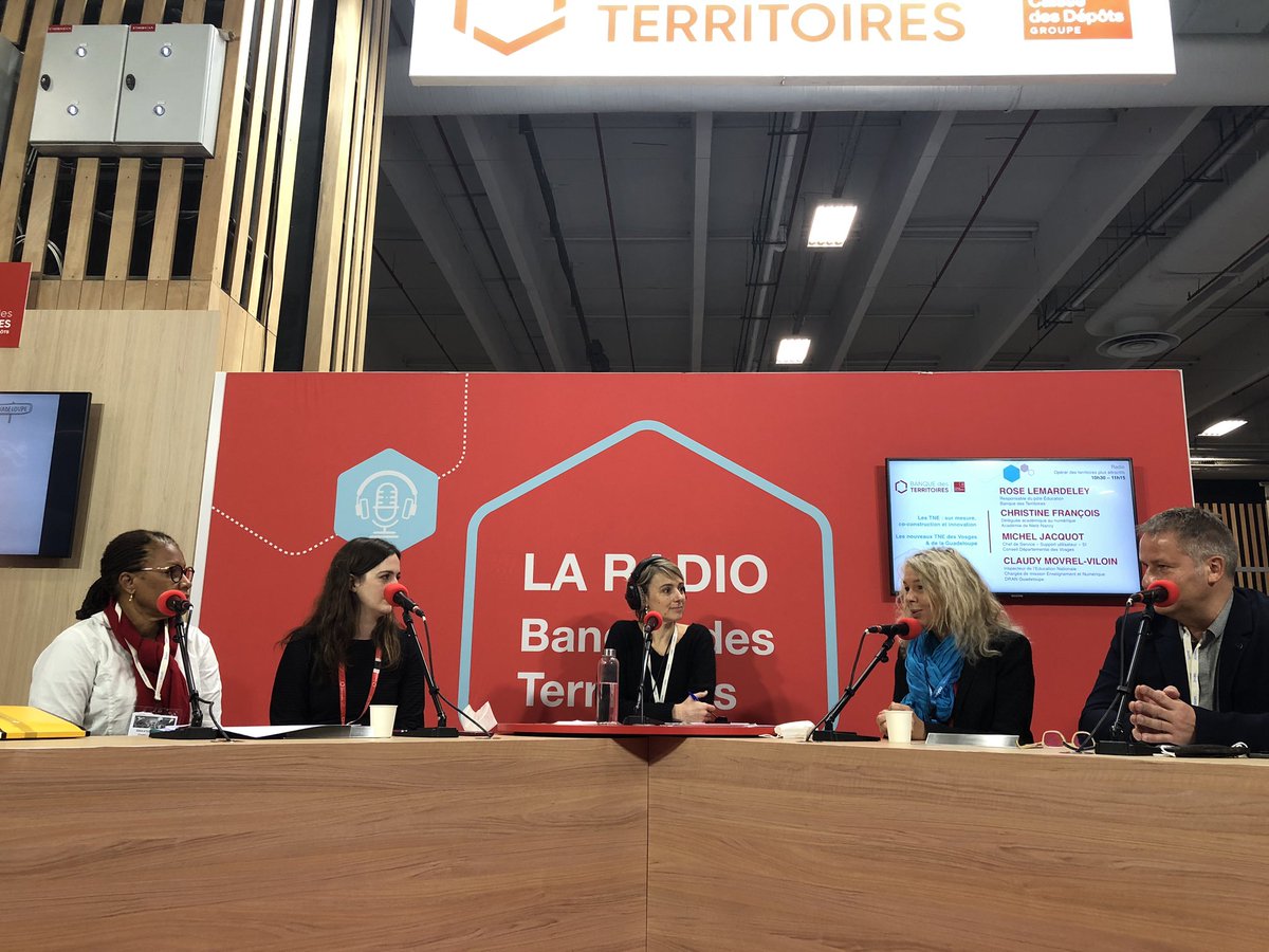 BanqueDesTerr's tweet photo. Les #TNE : sur mesure, co-construction et innovation ! Christine François @acnancymetz explique sur la #RadioBDT du salon #EducatecTice que « le dispositif #TNE permet de passer un cap, de changer d’échelle, de nous guider, de nous coordonner » https://t.co/2gIl8JmRNI
