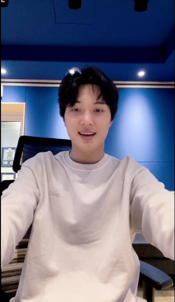NivePhilippines's tweet photo. @thisisnive made a surprise insta live &amp; sang some of his existing songs (#PWU sad version &amp; Tired). He also came up w/a new song w/c I think he'll continue working on coz it's so good! Also love that he calls us #NIverse now ✨ #NIve #thisisnive #니브  #JisooPark #PartyWithoutU https://t.co/dKgcV9rm9t