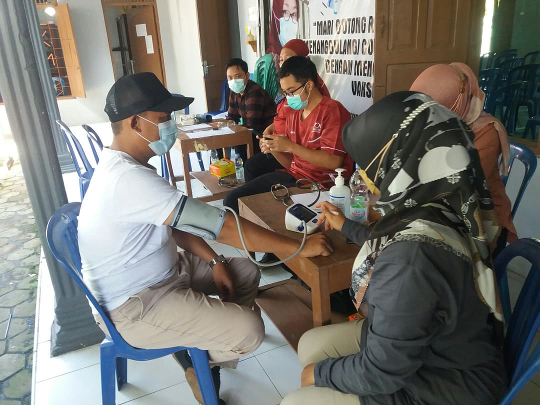 SepatPemdes's tweet photo. Agenda hari ini Kamis, 25 November 2021, RSUD Dr. Moewardi Surakarta melaksanakan Bakti Sosial penyuluhan kesehatan dan pengobatan gratis. Tempat pelaksanaannya di Balai Desa Sepat dan di ikuti oleh para warga di Desa Sepat.

#Sepathebatdanbermartabat
 #baktisosial #desadampingan https://t.co/EZeMwbvVy1