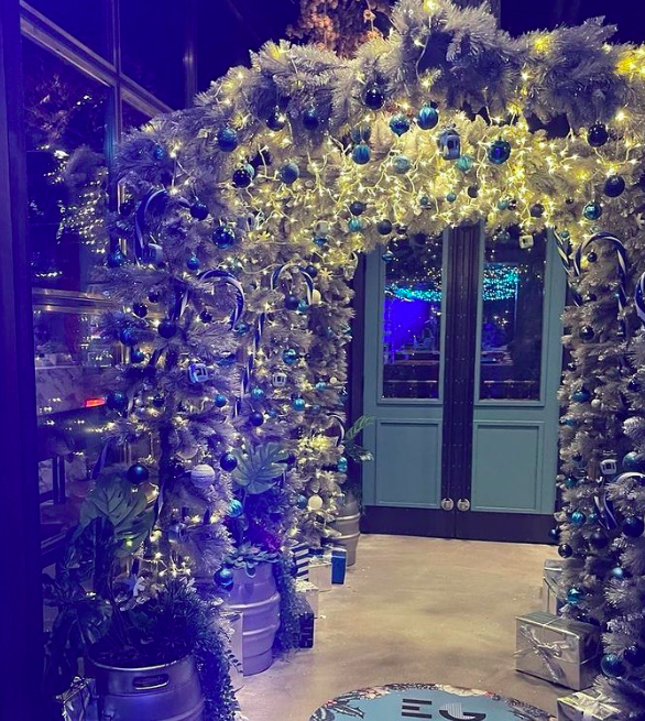 EvolveGroup4's tweet photo. We absolutely loved getting @coldtownhouse set up for Christmas this year! From our festive archway to the presents we suspended down their staircase! Get in touch with us if you want to add some festive fun to your space! #coldtownhouse #theevolvegroup #activations https://t.co/LuSKn85Z0S