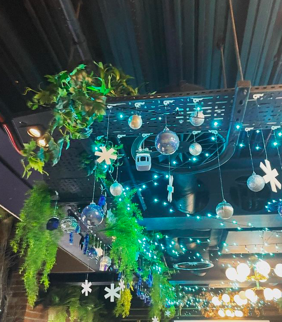 EvolveGroup4's tweet photo. We absolutely loved getting @coldtownhouse set up for Christmas this year! From our festive archway to the presents we suspended down their staircase! Get in touch with us if you want to add some festive fun to your space! #coldtownhouse #theevolvegroup #activations https://t.co/LuSKn85Z0S