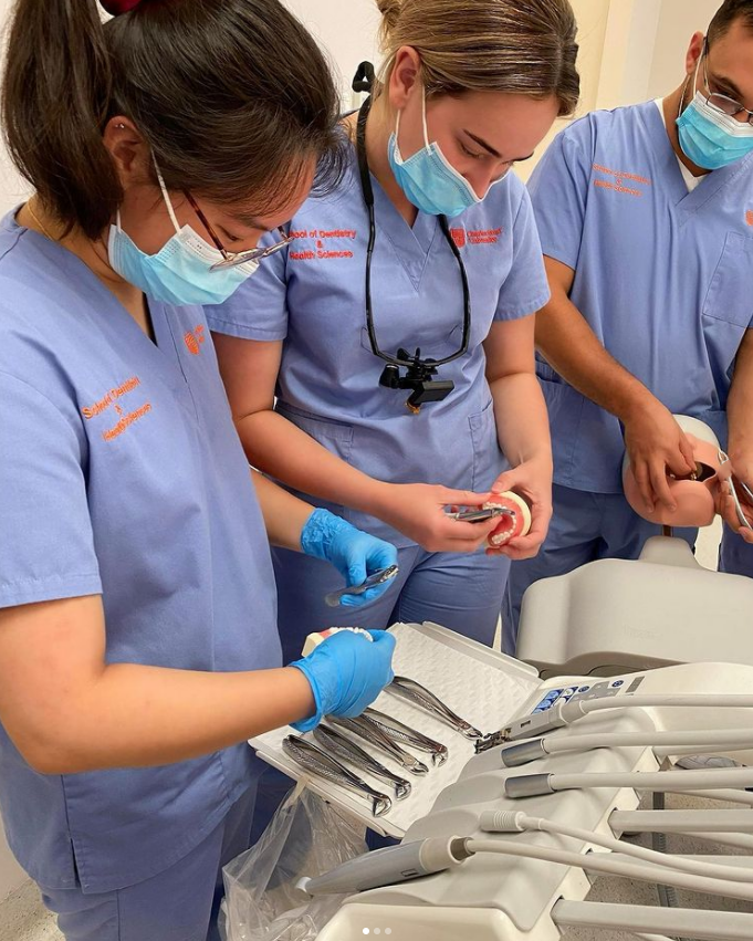CharlesSturtUni's tweet image. Photo of the Week: Afraid of the dentist? Don&apos;t be. Our oral health students are nailing their extraction competency! 😬

📸: Thanks for sharing your #CharlesSturtLife oht_em (via Instagram).
