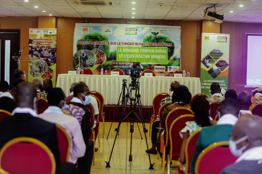 JeffAmann_'s tweet photo. #ANFR21🇨🇮l La terre, source de richesse pour l'Etat et les populations, et souvent source de conflit, au cœur des Assises nationales sur le foncier rural qui s'ouvrent ce matin à #Abidjan. 
@InadesFormation  @ccfd_tsolidaire @AlerteFoncier @AFOR_CIV https://t.co/mlM5hJSzvR