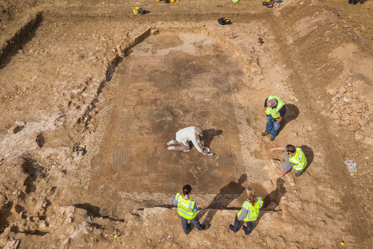 theipaper's tweet photo. ‘Extraordinary’ Roman mosaic depicting scenes from Homer’s Iliad found in Rutland farmer’s field🧵

🔴It is the most significant Roman mosaic find in a century

➡️https://t.co/PyTsRZD9Di https://t.co/kjR36EBiXj
