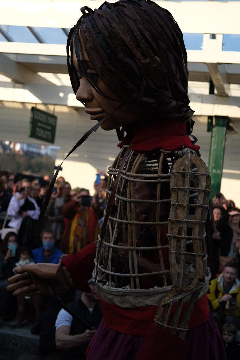 CotWChoir's tweet photo. We sang for a symbol of a displaced child as she arrived from the sea. We are hoping that you understand the following story in response to the deaths of 3 children, 7 women (one of whom was pregnant) &amp; 17 men in the English Channel.  Photo credits Aref Hussaini.
 A #Thread  1/10 https://t.co/CISAX2ah0Q
