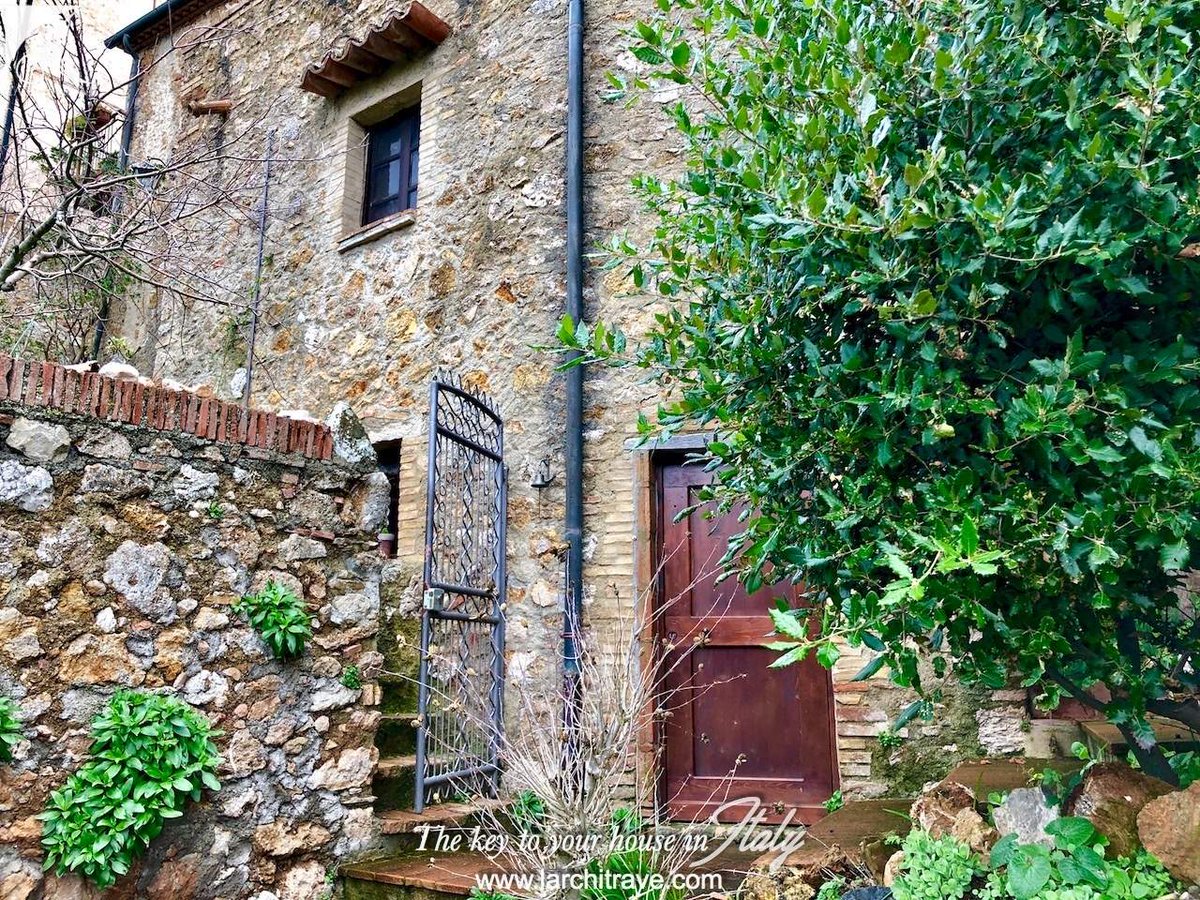 italianhouses's tweet photo. Lovely two bed village property, full of charm and with a great terrace in the pretty hilltop village of #LaSassa, in the #ValdiCecina region of Tuscany. TO BE SOLD FULLY FURNISHED. €100.000.
#italy #property #tuscany #toscana #pisa
https://t.co/6ih0OQZQ8r https://t.co/Nm3ChNdJhY
