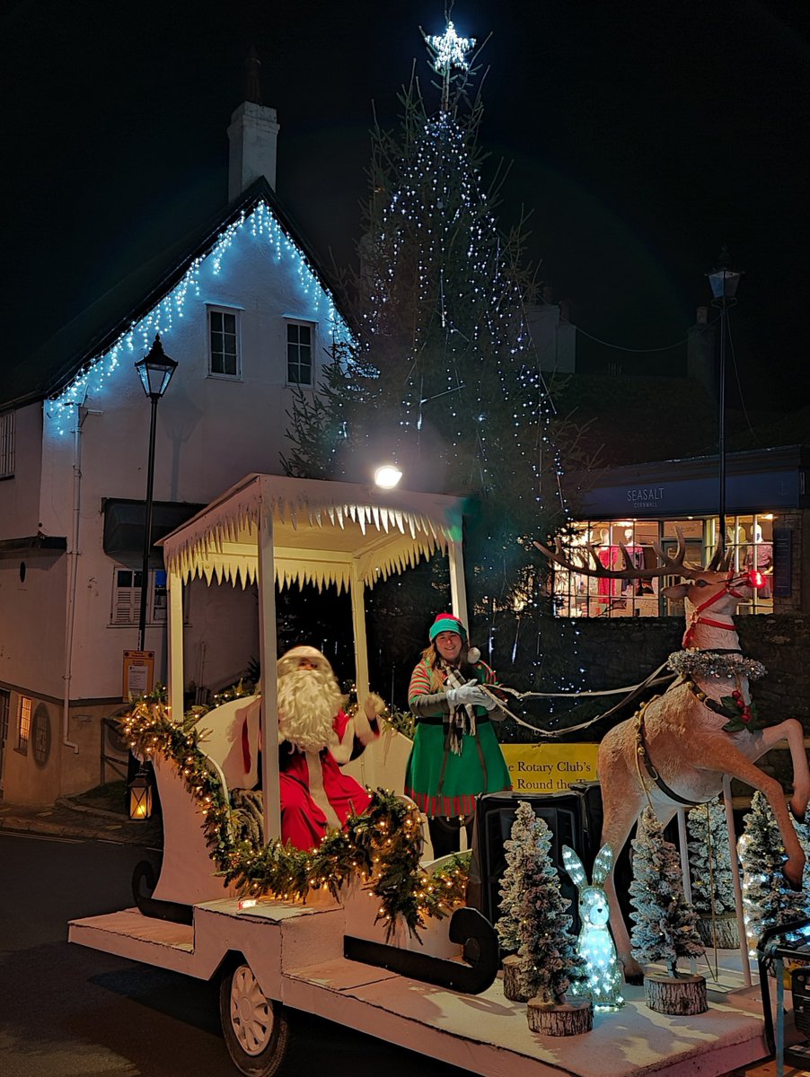 Not long now before Santa arrives on his sleigh to turn on the lights! He'll come down Broad Street at around 5pm on Saturday 🎅🏾 Please support Lyme Regis Christmas Lights by getting some raffle online at lymechristmaslights.co.uk/raffle 1st prize £300
#lymeregis #christmaslights #dorset