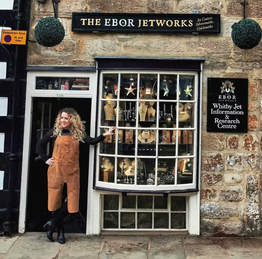 First up on our #WinterGhosts speaker list is old friend of FHR Sarah Caldwell Steele <a href="/JetSarah/">Sarah Caldwell Steele</a>, proprietor of <a href="/Eborjetworks/">The Ebor Jetworks</a>
Gemologist, jewellery designer and expert in all things Jet with her talk 'Bewitched: A jewellery addicts guide to enchantment'💎