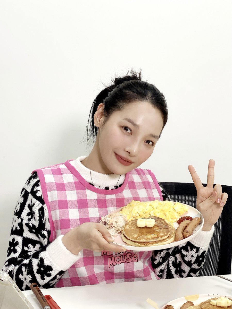 KARD_Official's tweet photo. [#KARD] #VLIVE
오랜만에 소민식당🙂
브런치..! 성공했어요🥞

#KARD #SOMIN #소민식당
#소민이와_함께하는_브런치타임🥞 https://t.co/1L7uZPjZmL