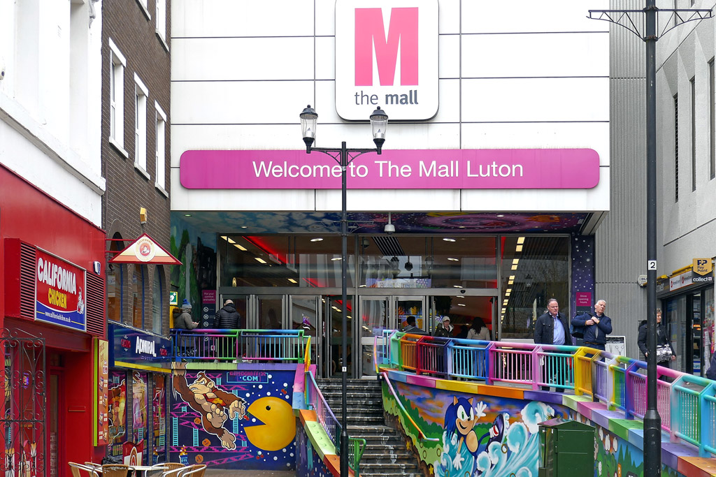 ChilternSociety's tweet photo. π·Luton is the largest town in the Chilterns. Donβt miss all its ethnic diversity photographed by Alison Beck, Chiltern Society PhotoGroup, in her updated album here: https://t.co/2x4EwO1Wp4
#chilterns #luton #chilternhills #aonb #riverrye #beds #bedfordshire https://t.co/9coCBIJhD5