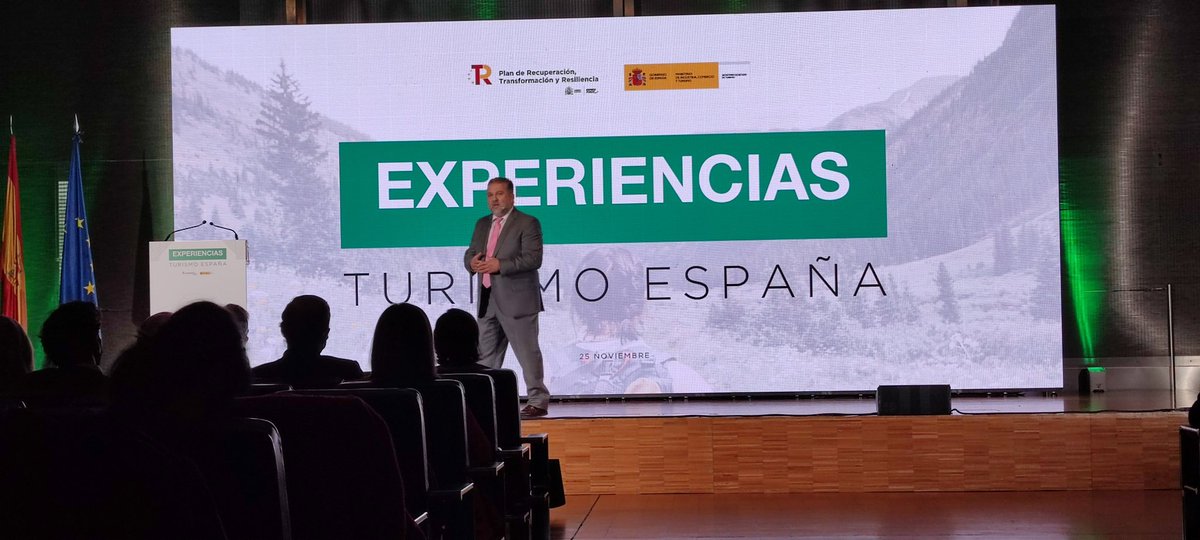 RVEDIPRESS's tweet photo. @FerValmaseda, CEO de #RVEDIPRESS y @#MiradasViajeras radio y TV, cierra presentación de Fernando Valdés… Secretario de Estado de Turismo, y da paso a la pimera mesa redonda. #ExperienciaEspaña 🇪🇸 @TurismoEspGob https://t.co/bsRvaSt3T7