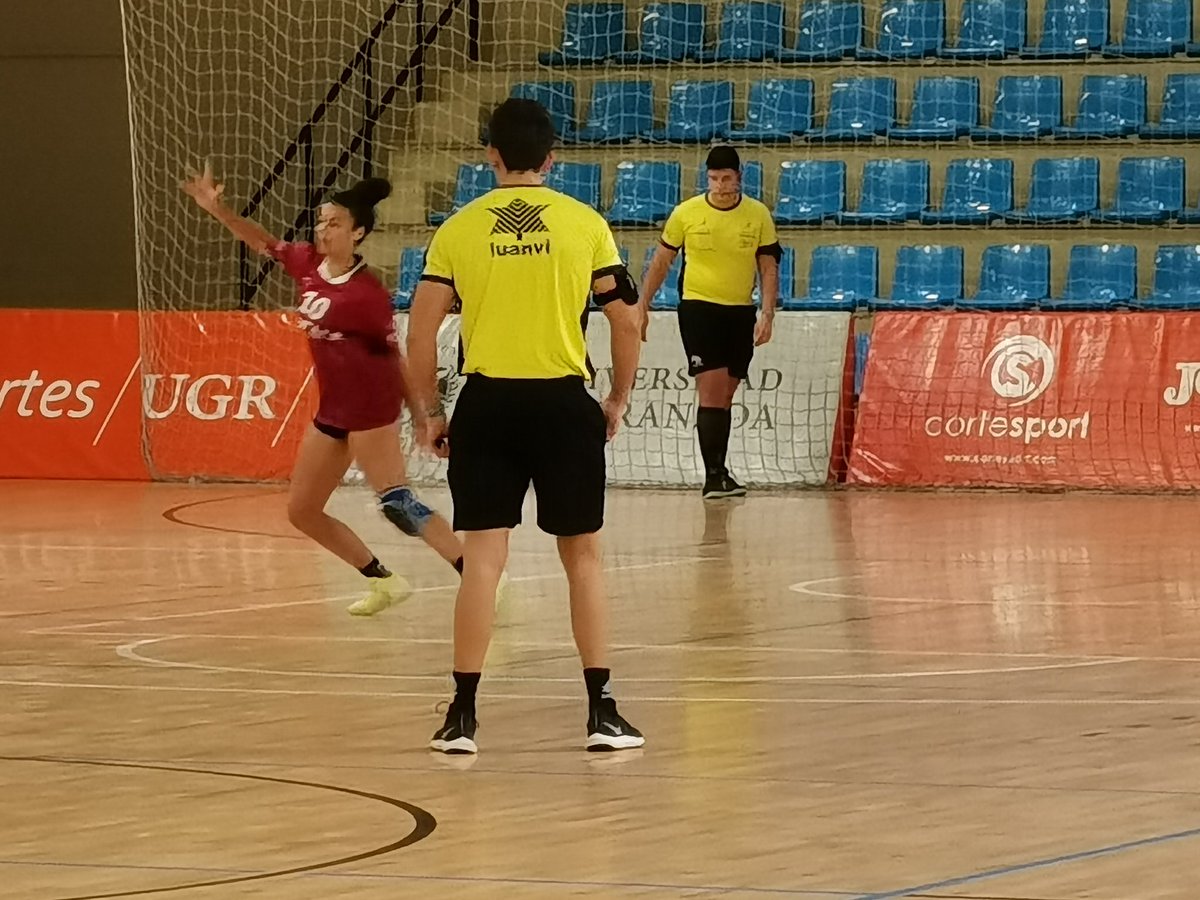 🎙️ Gran trabajo el realizado por  Francisco M. Sánchez y Javier Mochon del   <a href="/CTA_GranadaFABM/">CTAGranada</a> en la Final femenina del #CEU2021 #Granada entre <a href="/uvigo/">Universidade de Vigo</a> y <a href="/UCLMdeportes/">UCLMdeportes</a>
#BalonmanoGranadino <a href="/FAndaluzaBM/">Federación Andaluza de Balonmano</a>
