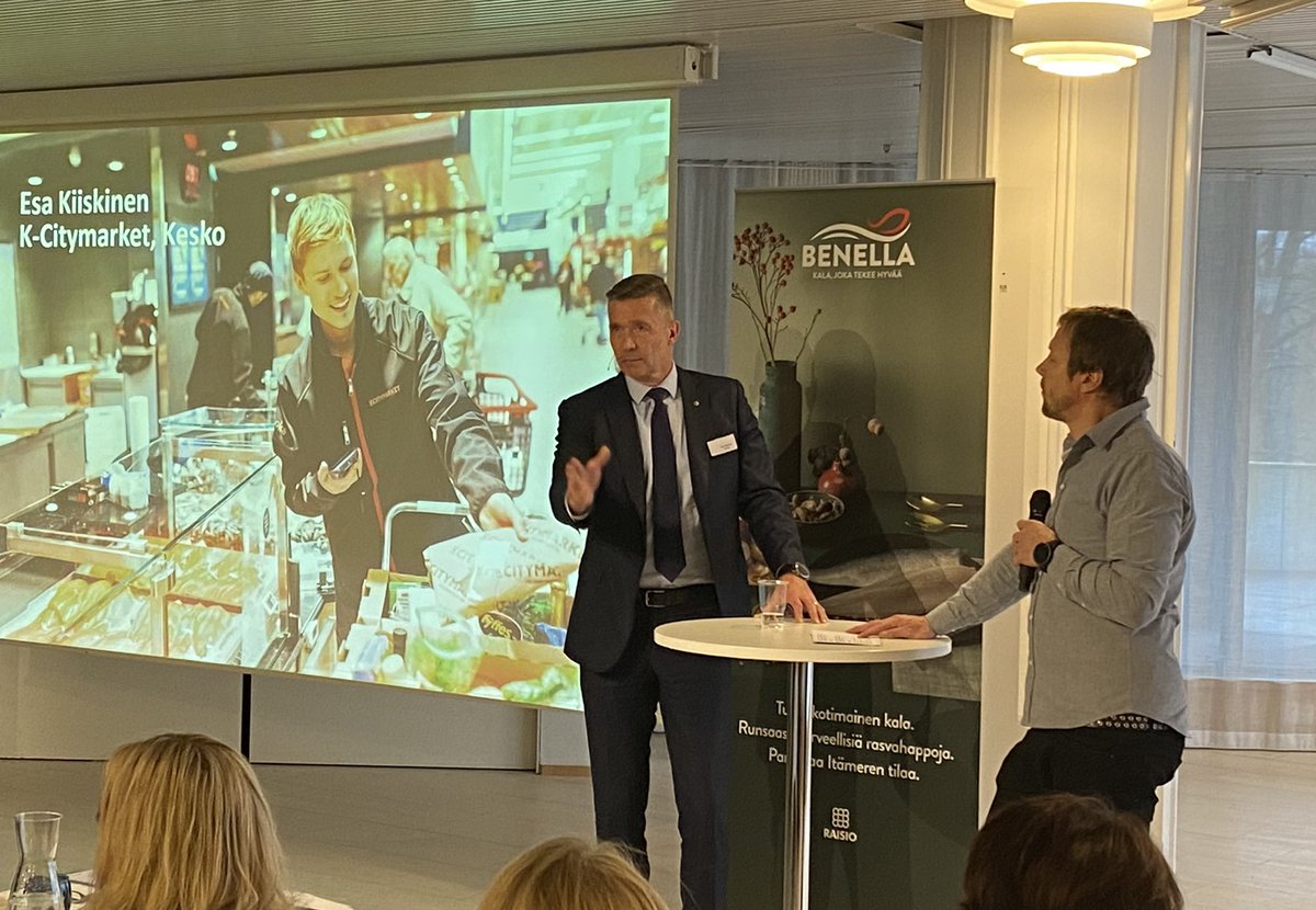fennoaqua's tweet photo. Pitää löytää yhteiset keinot viedä vastuullisen kotimaisen kalan ja Benellan tarina kuluttajille sanoo  K-Citymarket Sellon kauppias Esa Kiiskinen. Hyvän maun lisäksi vastuullisuuden merkitys kasvaa koko ajan kalakaupassa. #benellakala #aalloiltaateriaksi https://t.co/zOSSqdrKY8