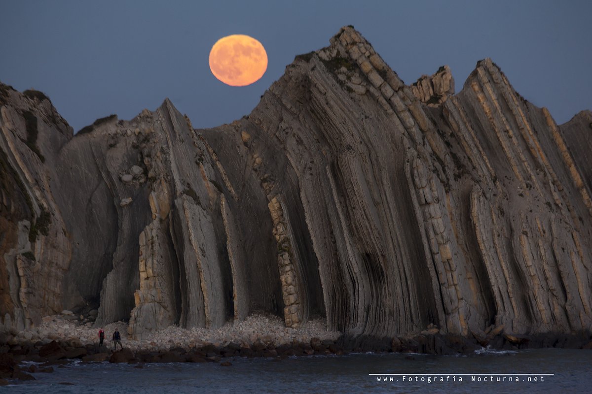 jmmpereda's tweet photo. Nueva entrada blog: La Luna llena #ParqueGeológico #CostaQuebrada #Geoparque #Unesco #Liencres #Piélagos #Cantabria #Fotografianocturna #Cantabrianocturna #Compartecantabria #Cantabriaturismo #Cantabriainfinita  #VisitSpain 
#Cantabriamasxdescubrir ⤵️⤵️⤵️
https://t.co/VmQcBOSBNv https://t.co/PSCE8axQuZ