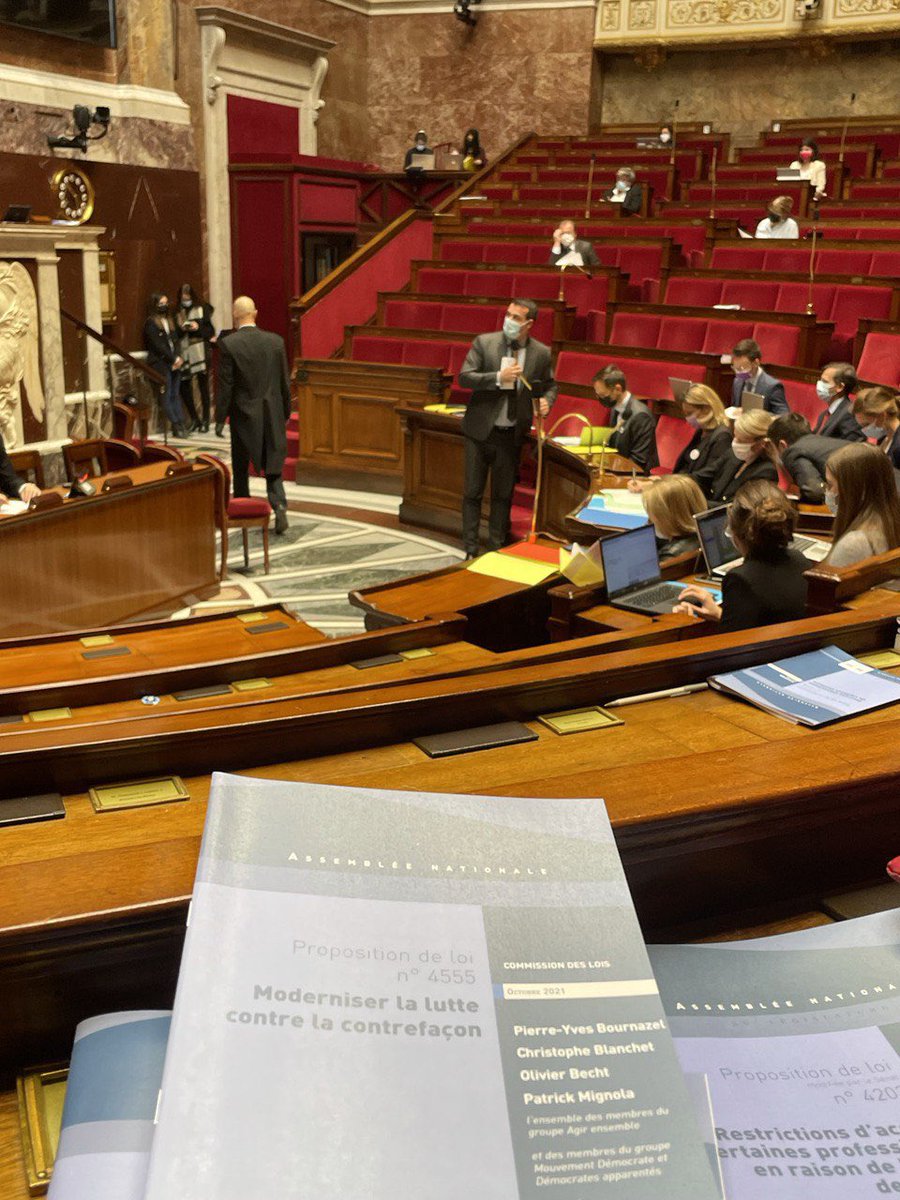 christoblanchet's tweet photo. Notre proposition de loi pour une meilleure lutte contre la contrefaçon a été adopté à l’unanimité. 
Changeons le regard sur ce fléau pour que l’achat de Contrefaçons devienne ringard!
@LCP @pybournazel #inpi #unifab https://t.co/zFcbChhTtE