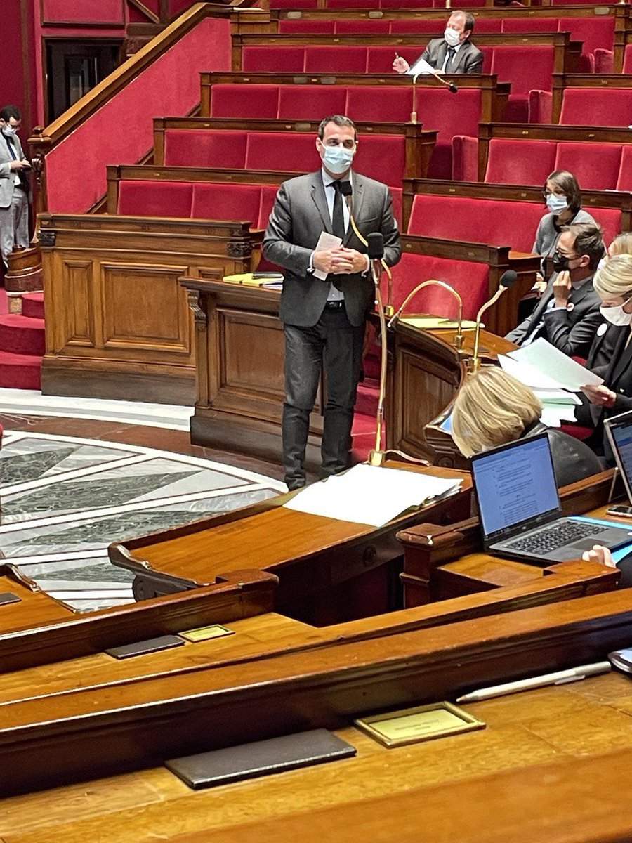 christoblanchet's tweet photo. Notre proposition de loi pour une meilleure lutte contre la contrefaçon a été adopté à l’unanimité. 
Changeons le regard sur ce fléau pour que l’achat de Contrefaçons devienne ringard!
@LCP @pybournazel #inpi #unifab https://t.co/zFcbChhTtE
