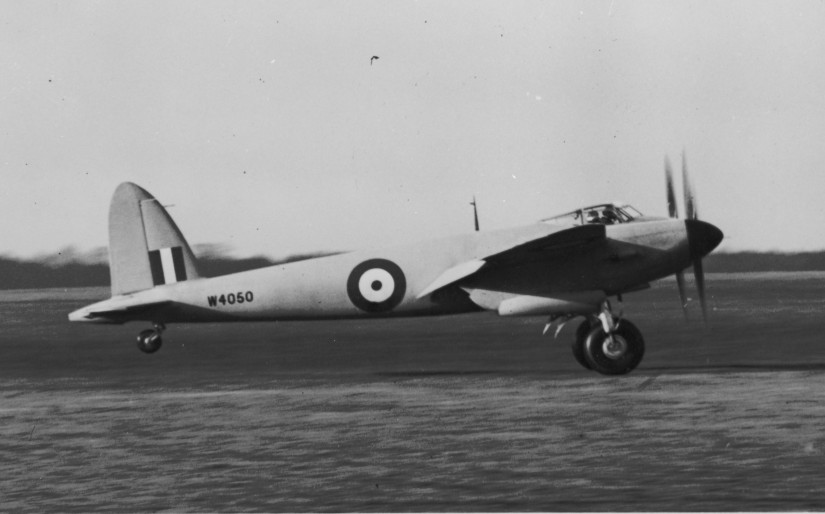 RAFMUSEUM's tweet photo. #OnThisDay in 1940 : de Havilland Aircraft Companyโs Chief Test Pilot, Geoffrey Raoul de Havilland, Jr., and engineer John Walker, made the first flight of the #DH98 Mosquito prototype, W4050, at Hatfield, Hertfordshire. #dhmosquito https://t.co/RVI37GZAJA