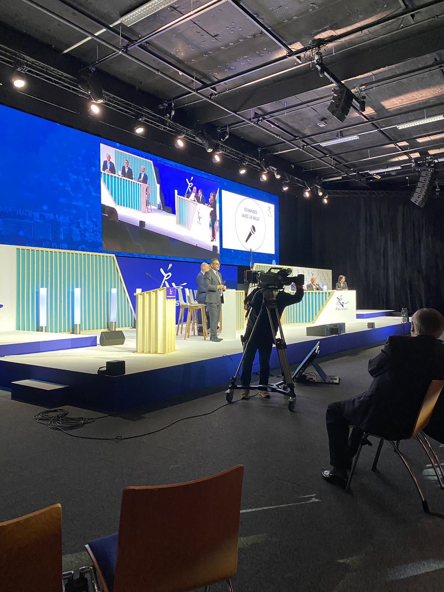 LaurentBibas's tweet photo. Au congrès des #agentsGeneraux #axa à #ladefense #assurance #grandesecu #cotisations #retraite https://t.co/5OIPMExCTf