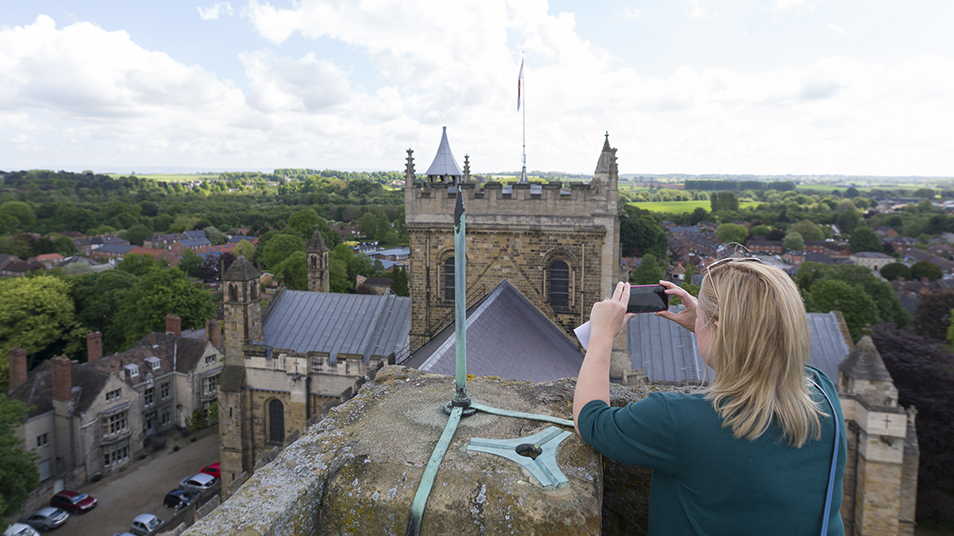 HeritageFundUK's tweet photo. #Thread  👇
17 new projects across the UK will use our funding to break down barriers to volunteering, trailblaze new ways of using digital skills and champion accessibility and inclusion.  #DigitalForHeritage (1/5) https://t.co/uYnMhdultZ