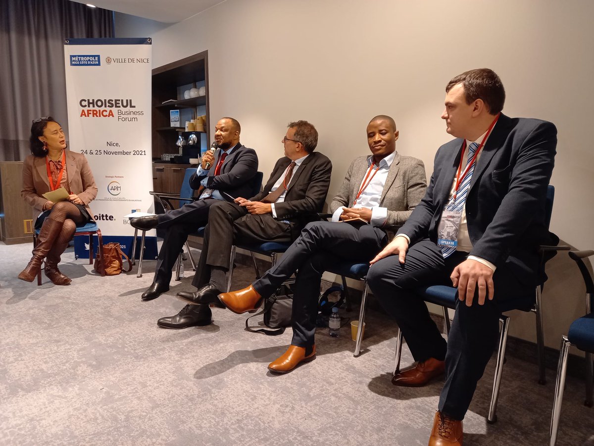 instchoiseul's tweet photo. [#CABF2021 – #IndustrieSpatiale]🚀🛰🌍
L'Afrique est un marché émergent à fort potentiel pour les satellites. Le spatial représente de nouveaux leviers de croissance dans les biens et la sécurité des personnes, l’agriculture de précision, la télémédecine, les infrastructures https://t.co/k23wWRkSht