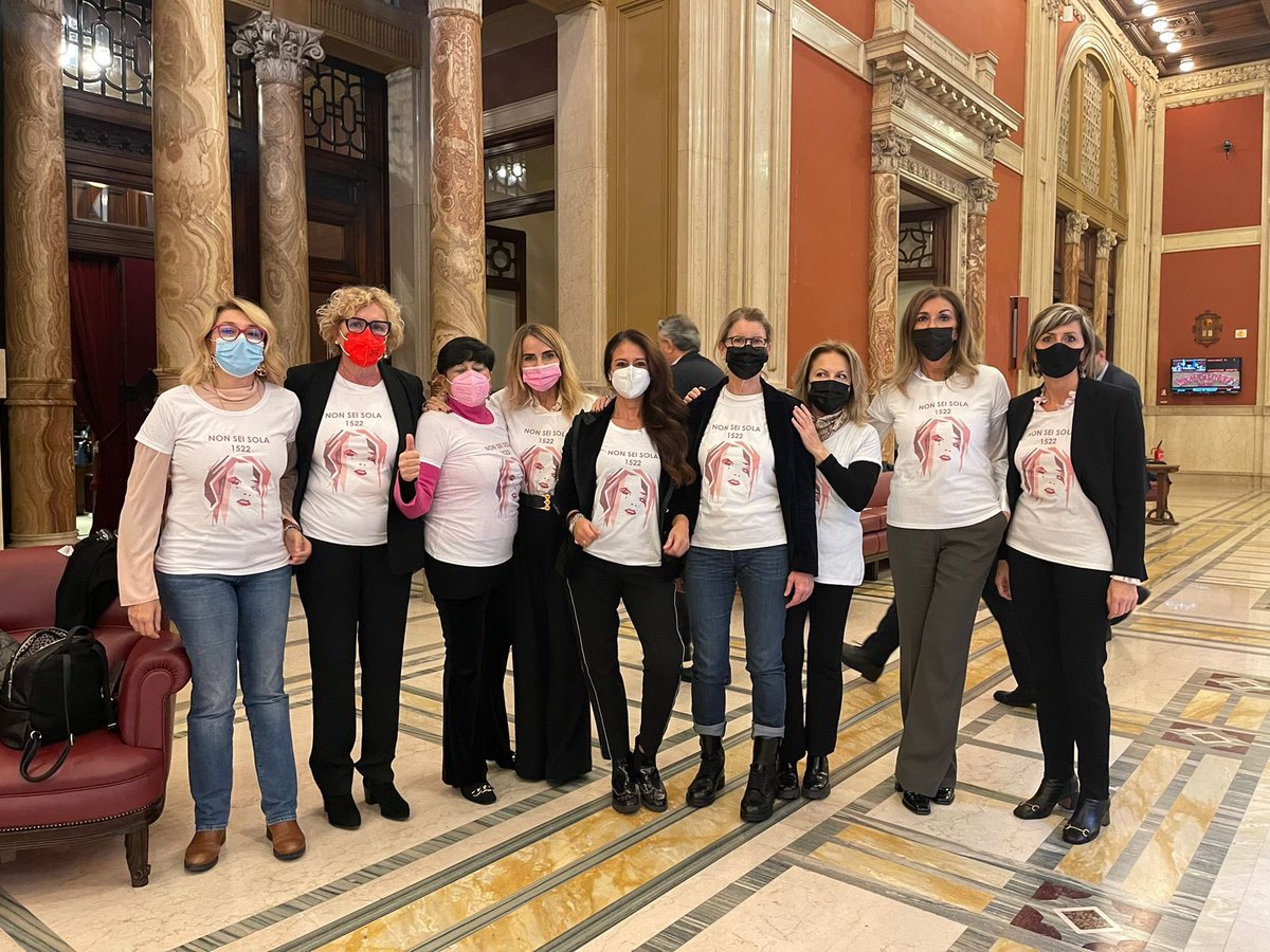 Insieme per una battaglia dei diritti e di civiltà per dire “MAI PIÙ SOLE”. Unite contro la violenza. 

#25novembre 
#violenzasulledonne