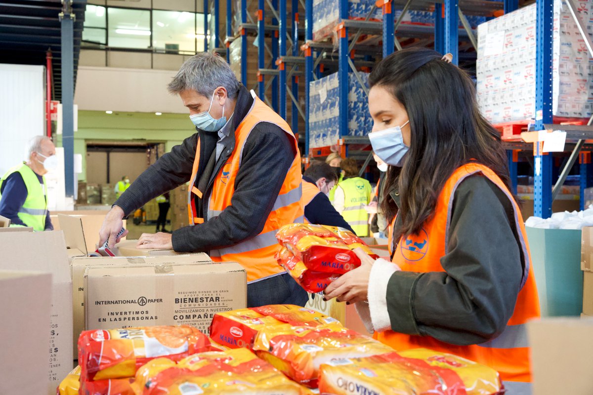 PepsiCo_ESP's tweet photo. Vamos a impulsar la #TransformaciónDigital de la Fundación @bancoalimadrid con una donación de 220.000$ y aportando nuestro conocimiento en #Digitalización, gestión de proyectos y logística 💻
📎 Lee más aquí: https://t.co/Wee96tEDX1
#FundaciónPepsiCo #AlimentosParaTodos #FBAM https://t.co/QPz4WGs3r5