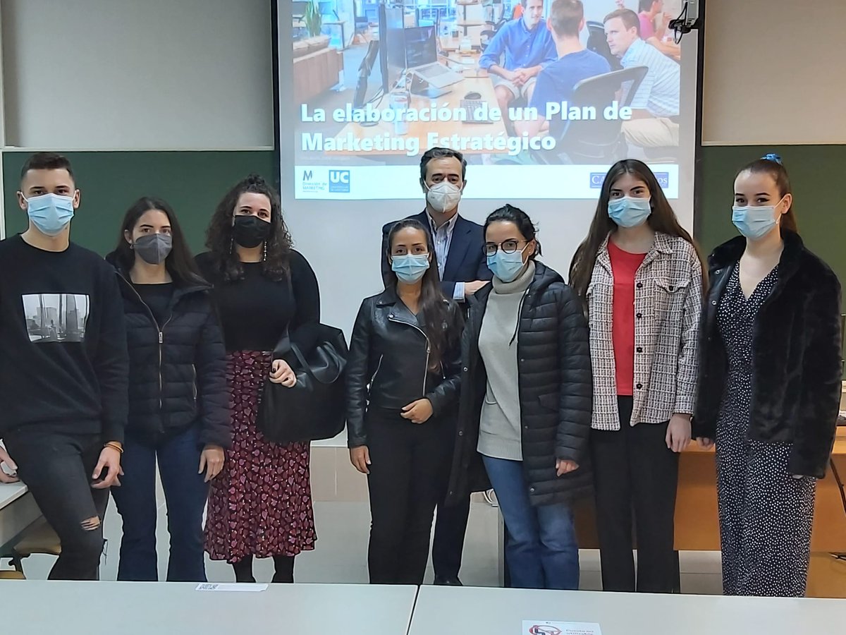 MasterMktUC's tweet photo. Sesión formativa sobre plan de #Marketing con Luis Cubría, Director de CA &amp; Asociados Consultores Santander. Una nueva participación de profesionales para enriquecer la formación práctica de nuestros estudiantes @unican https://t.co/wLKQGGihui