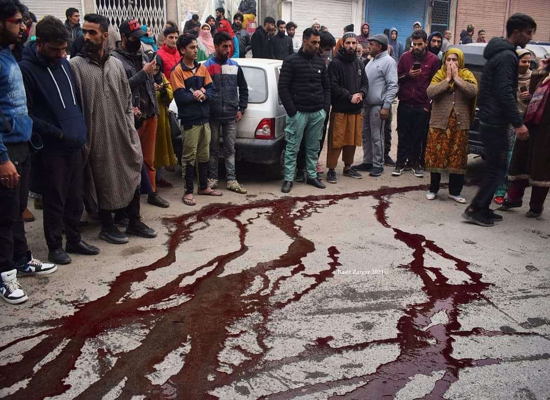 PoisonHarry1's tweet photo. Kashmir is bleeding because of  Muslims blood is a honour for government and related person.

These are not normal pictures this is genocide of Muslims without any reason.

#KashmirBleeds 
#Kashmirilivesmatter 
#KashmirGenocide 
#Kashmiris https://t.co/Hy8OEoqn7U