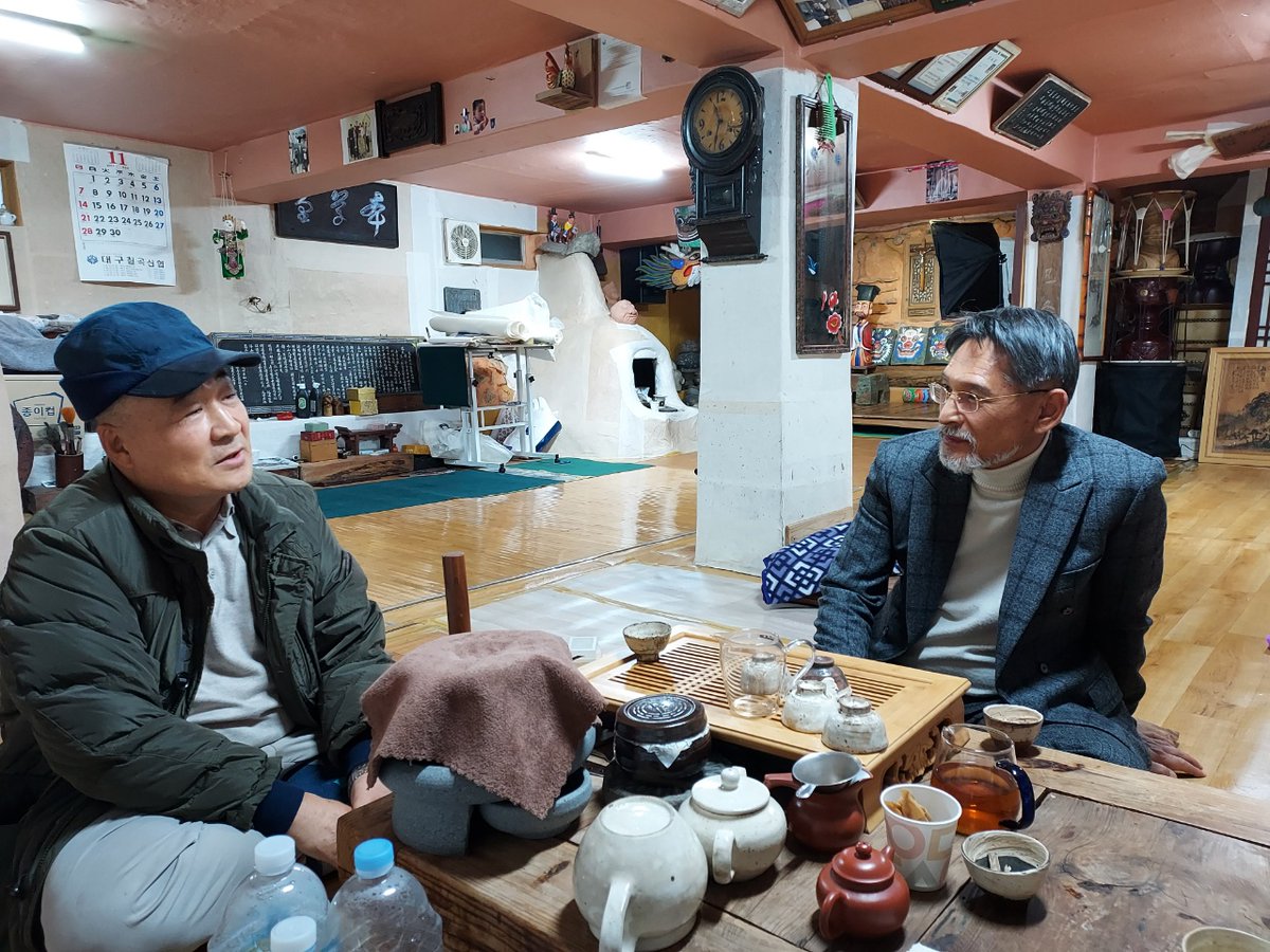 k_sunbee's tweet photo. 오늘 환 갤러리 대표가 제 토굴에 방문하였어요.
함께 차를 마시며 행사 관련 미팅을 했답니다.
#청가 #고홍선 #일상 #케이선비 #지두화
#K_Sunbee #Daily #Jiduhwa #Artist https://t.co/qscV0CJiDW