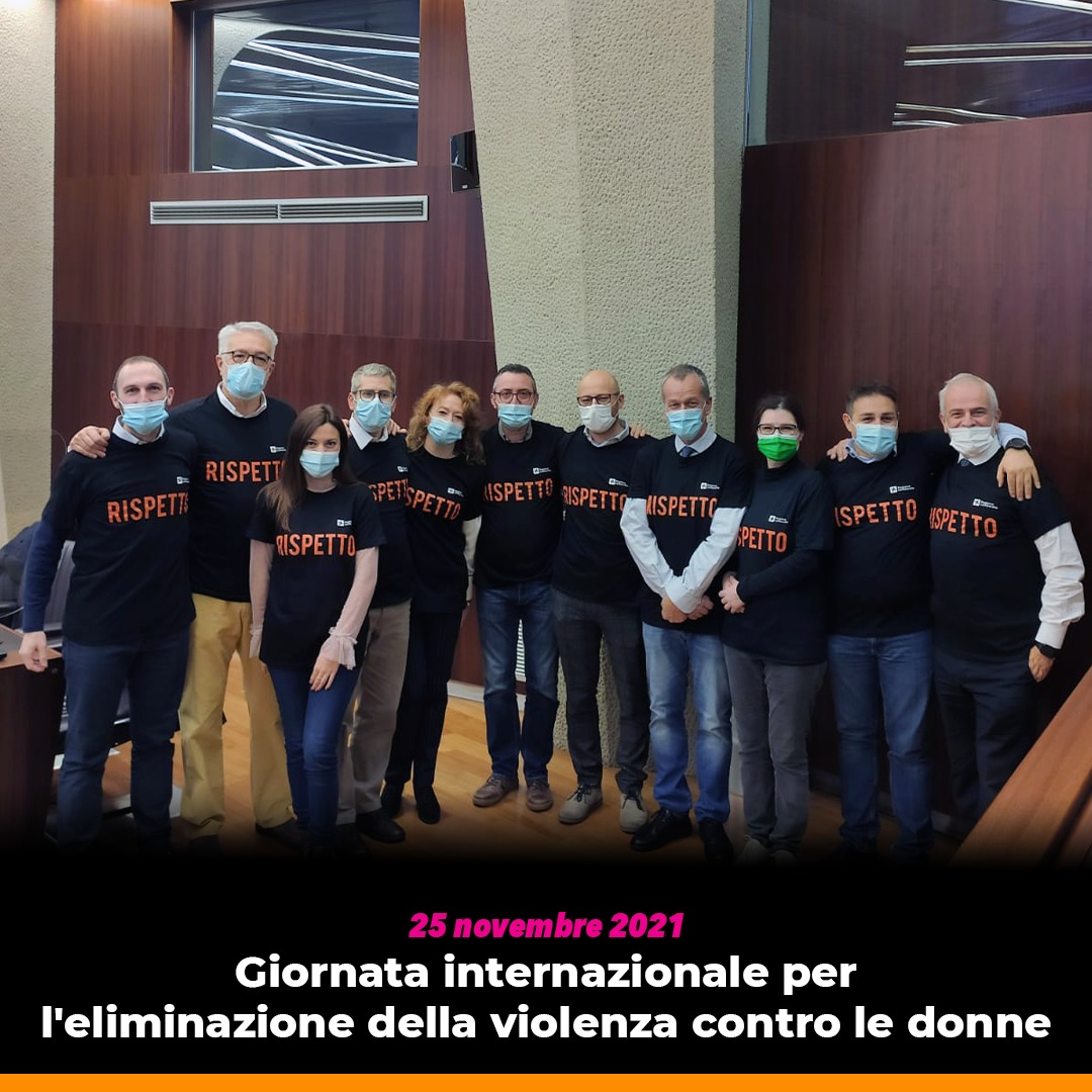 Abbiamo deciso di scattare questa foto con alcune colleghe e colleghi della Lega. Perché l'unica via percorribile è quella della condanna di ogni tipo di violenza di genere e del sostegno incondizionato verso chi ne è vittima. Insieme.

#giornatacontrolaviolenzasulledonne