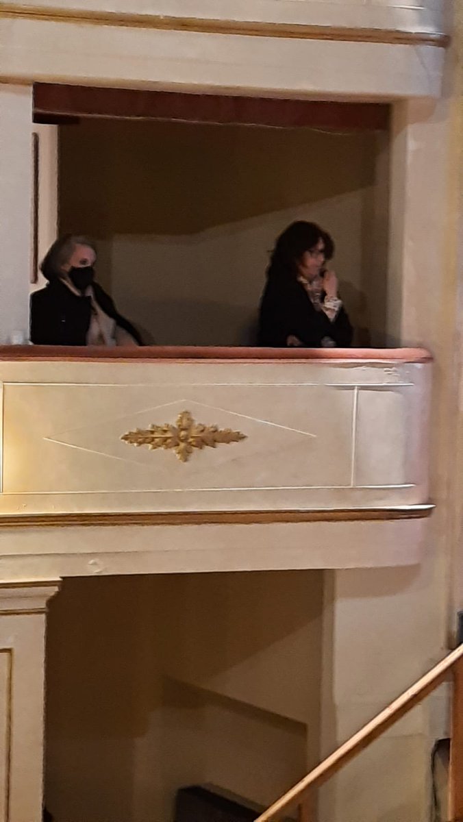 interpreticonf's tweet photo. #Artusi Theatre of Montalcino Conference 30th anniversary #BenvenutoBrunello
Host Luciano #Ferraro.
#EnzoTiezzi President of #Brunello Wine Consortium from 1982 -1988
Round Table #MastersofWine #GabrieleGorino
#CarloCracco #Chef  
Simultaneous Translation #InterpretidiConferenza https://t.co/K3n10oWQnY