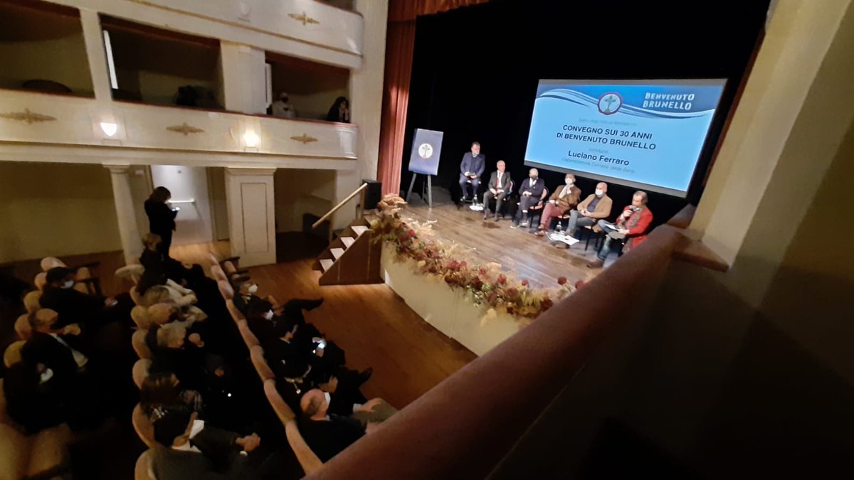 interpreticonf's tweet photo. #Artusi Theatre of Montalcino Conference 30th anniversary #BenvenutoBrunello
Host Luciano #Ferraro.
#EnzoTiezzi President of #Brunello Wine Consortium from 1982 -1988
Round Table #MastersofWine #GabrieleGorino
#CarloCracco #Chef  
Simultaneous Translation #InterpretidiConferenza https://t.co/K3n10oWQnY