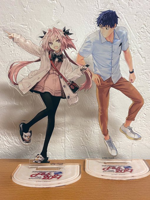 単純に好きな鯖と好きな鯖並べて飾っただけなんだけどパパ活みたいになっちゃったなと思いながら日々眺めてる まぁいいか… 