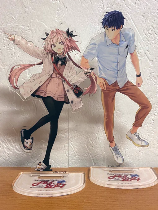 単純に好きな鯖と好きな鯖並べて飾っただけなんだけどパパ活みたいになっちゃったなと思いながら日々眺めてる まぁいいか… 