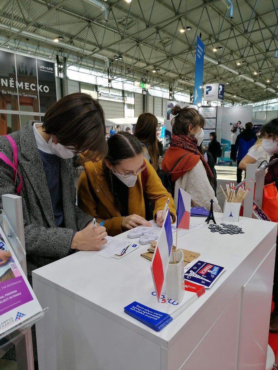 DebordVeronique's tweet photo. Quel plaisir que de retrouver les étudiants sur le salon #gaudeamus à Brno 🇨🇿 ☺️ !! Merci à notre partenaire @dzs_cz et à tous les établissements français présents @univbordeaux @fc_univ @UnivAntilles @normandieuniv @CESIingenieurs @sciencespo @IFPrague @CampusFrance https://t.co/aBa9YPbA1r
