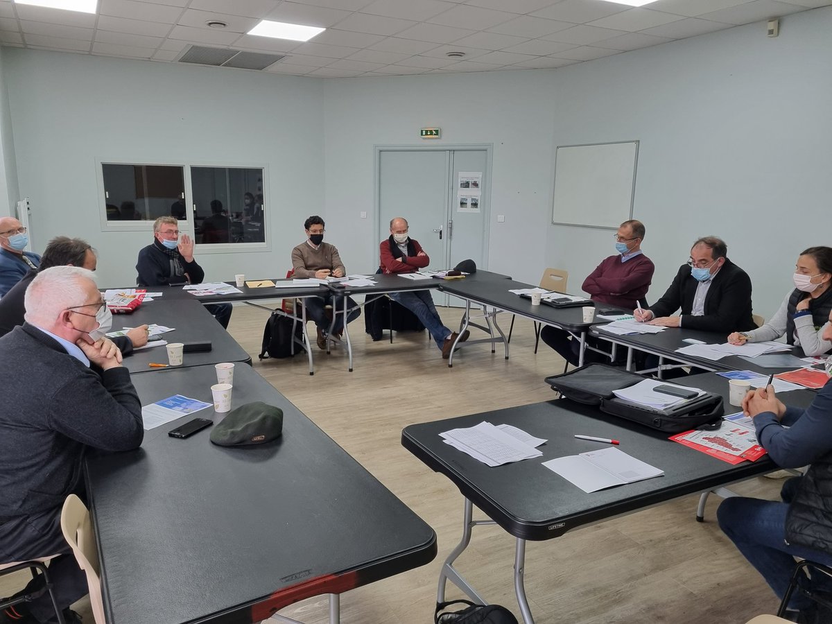 FNSEA_Nlle_Aqui's tweet photo. A l'occasion de @Caprinov, les introfessions régionales @Interbevna et #CRIEL @NvelleAquitaine @cniel se rencontrent pour échanger sur leurs sujets communs #veaux #BoviWell #Cap2ER #EGAlim #PacteSociétal @FNPLait @EleveursBovins @InstitutElevage https://t.co/grARhhlqt8