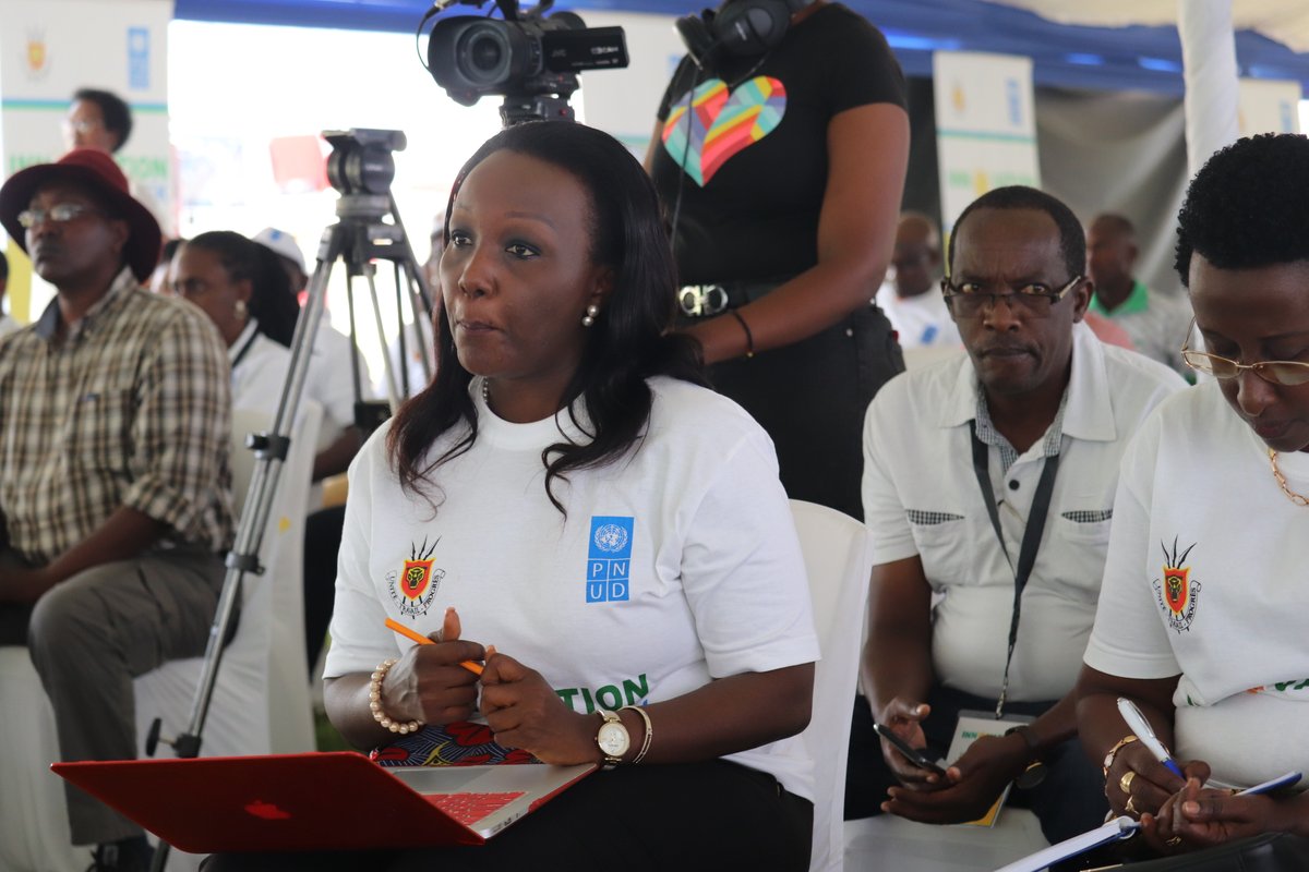 BurundiEco's tweet photo. #Innovationweek : « on ne nait pas grand opérateur économique, on le devient ».
Protais Dushimirimana, chef de #Bumac et #DITCO. Pour arriver au stade auquel où il se trouve actuellement, cet opérateur économique a évolué petit à petit. https://t.co/BJZnQnuFsh